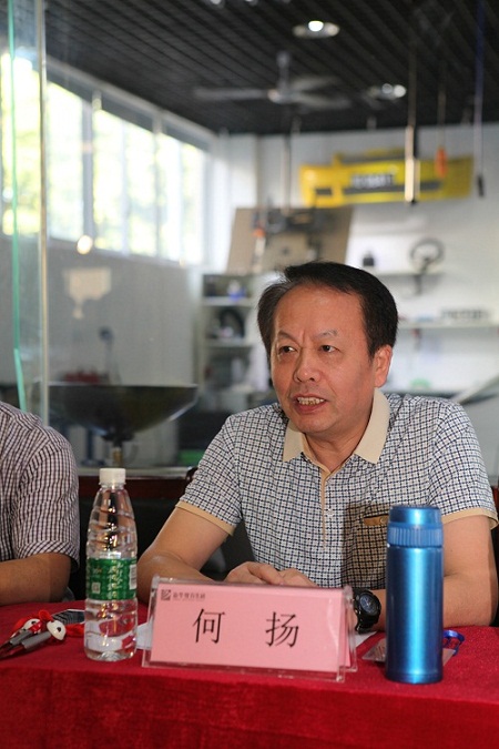 何总发表讲话预祝各位老师取得好成绩