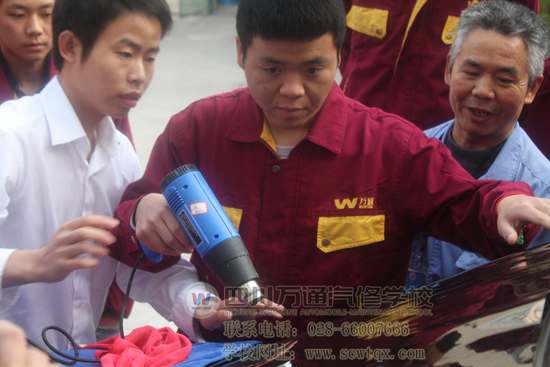 成都万通汽修学校学生实训