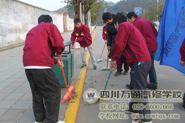 成都万通志愿者认真打扫