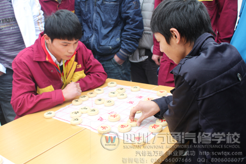成都万通汽修学校 每走棋一步都格外小心
