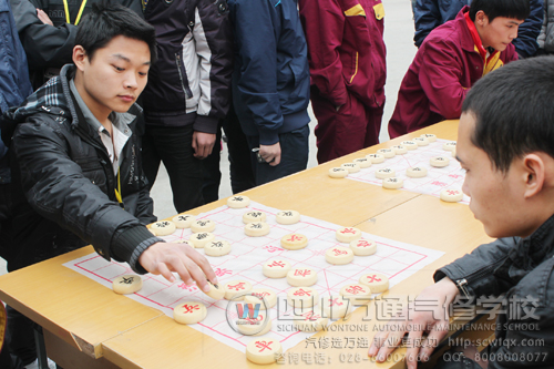 成都万通汽修学校 自信是打败对手的更好棋子