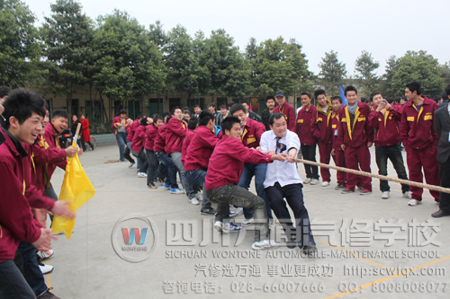 成都万通汽修学校 同学们一二拉