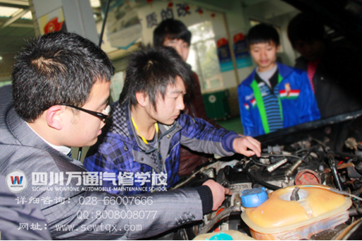 成都万通汽修学校 学生实训