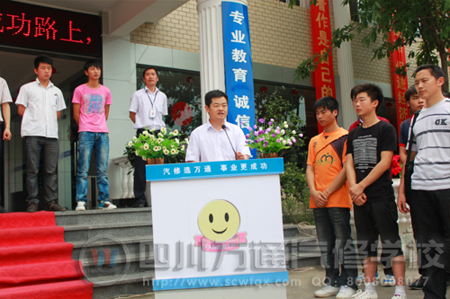 李迎春李校长对就业学子给予鼓舞