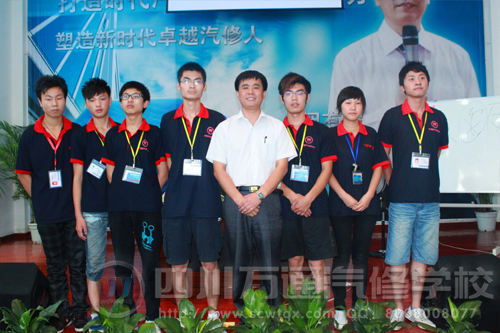 阚大师与学生们合影