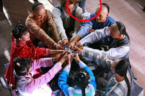 �°桶�����񡷴��ﾵͷ