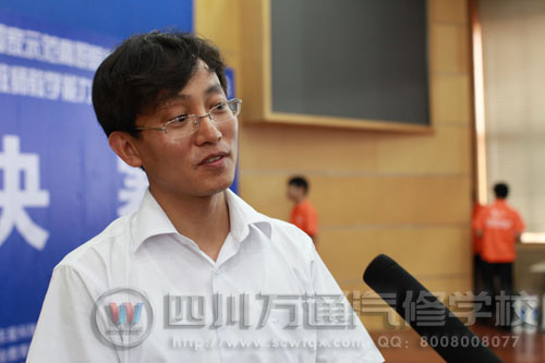 中国汽车文化促进会常务副会长兼秘书长杨晨接受万通汽修教育采访