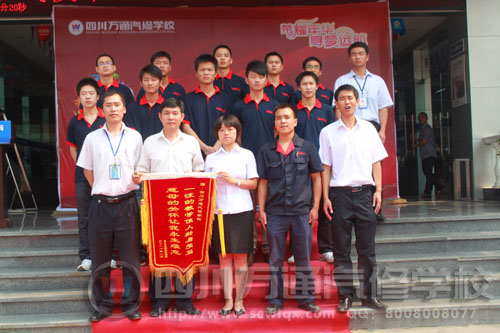 就业学子及用人单位与我校领导合影