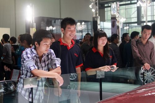 ��ͨѧ�������Ħ�����¼���