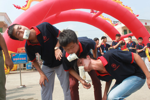 游戏水杯|四川万通开展趣味水杯接力游戏