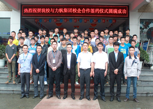 即将奔赴实习岗位的万通学子