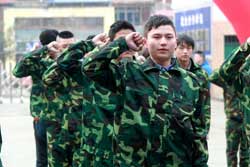 军训开营仪式上 学子激情宣誓