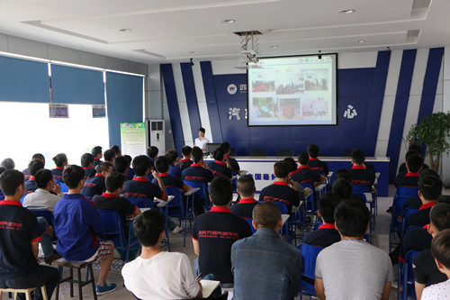 �Ĵ���ͨ����У԰ר����Ƹ���ֳ�