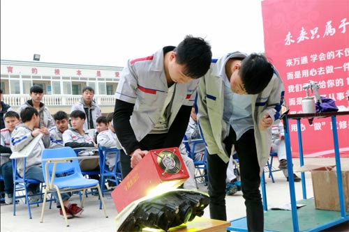 学生实际上手进行操作