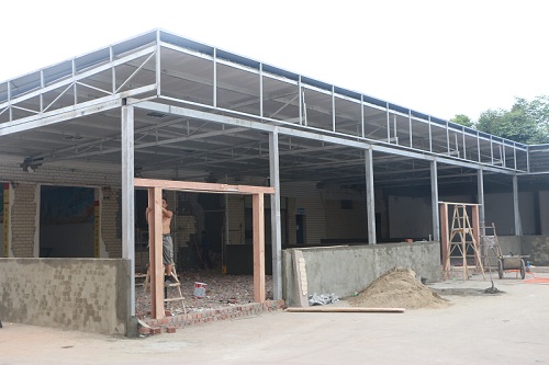 改建中的钣喷实训教学基地