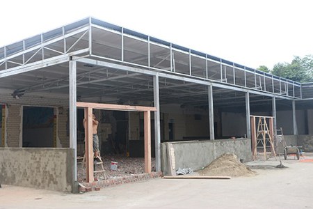 正在改建中的钣喷实训群