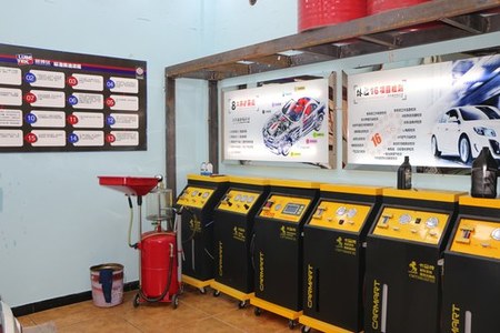 刘昊“甜程”汽车店里整洁的设备