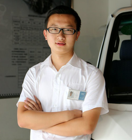 放弃大学来成都万通学汽修的优异学子彭书敏