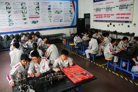 汽车发动机理实一体课堂