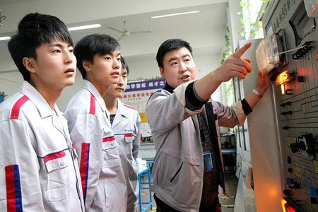 成都万通汽车电控实训课堂