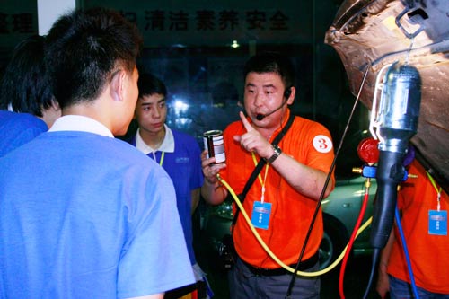沉浸在教学能力比赛中的马春伟老师