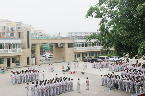 成都万通汽车学校师生开展消防演习