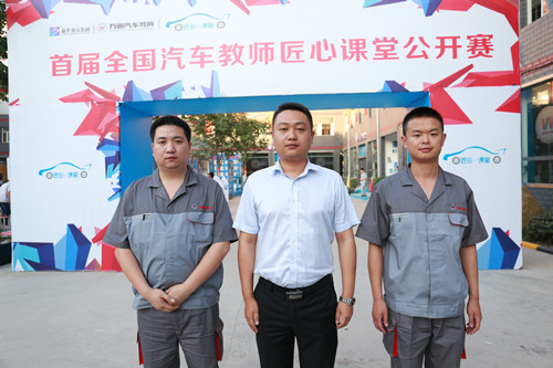 我校参赛的的马老师和林老师