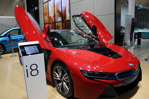 现身国际车展的新款BMWI8