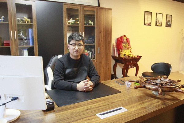 阳光帅气的90后男孩刘泽平