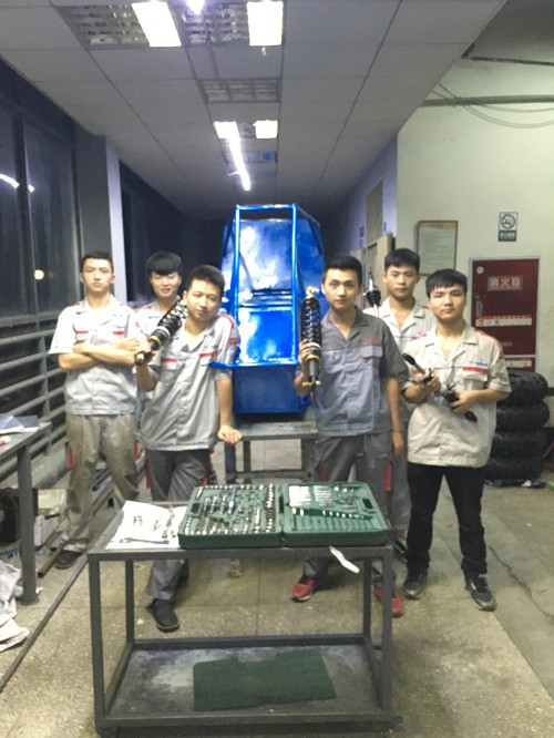 车身喷色顺利完工