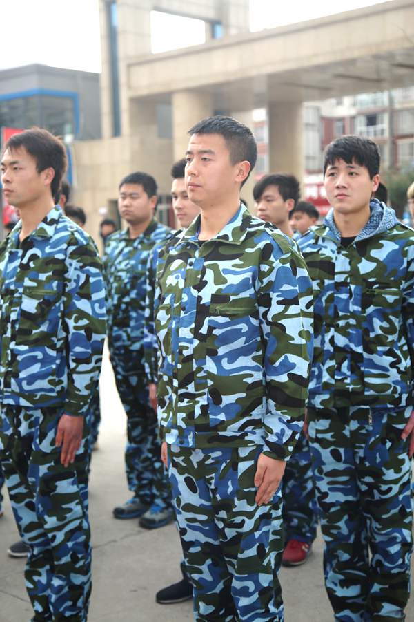 军训纪实之站军姿:做堂堂正正的万通人