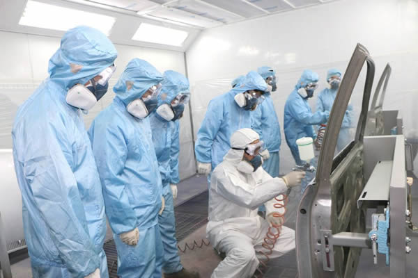 有志青年来我校参观体验