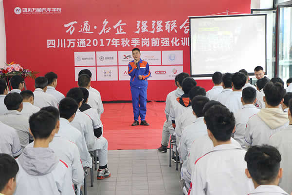 曾志浪正在演讲