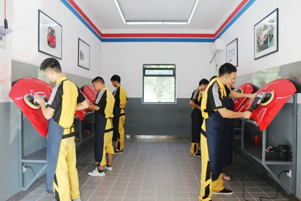 万通学子漆面护理技巧练习