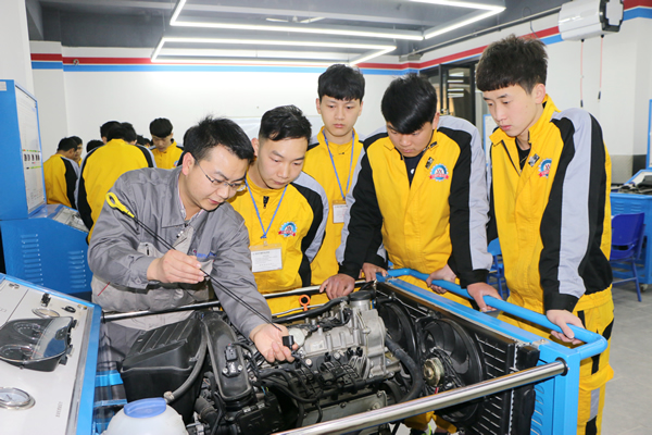 成都万通老师指导教学
