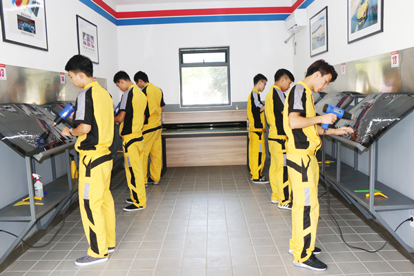 万通学子汽车保养实训操作