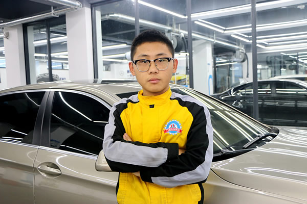 万通学子李源用优异的成绩报答父母