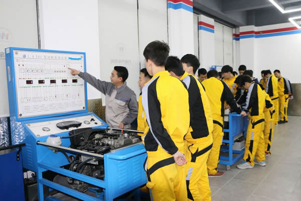 成都万通老师实训台架分组教学