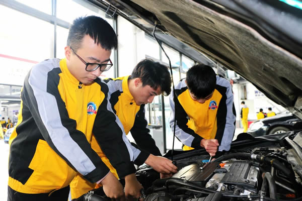 大学生“回炉”学汽车,用技术赢得尊重