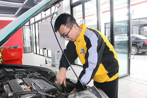 大学生“回炉”学汽车，用技术赢得尊重