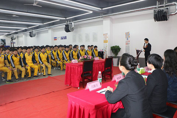 到万通学汽车 成功快人一步