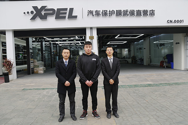就业学子孙宇和成都万通老师亲切合影