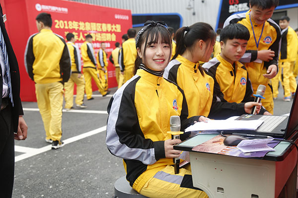女生学汽车 成功惊艳世界