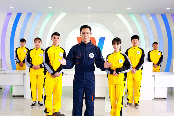 来成都万通学汽车 走就业服务之路