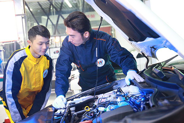 学汽车技术 开辟就业新道路