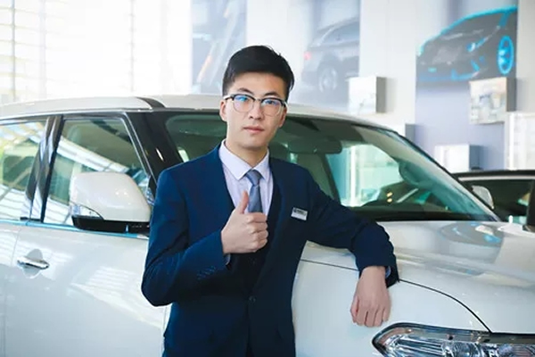 来万通学汽车 事业路上更自信