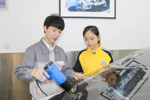 万通学子冯欢学好技术就能创造美好的生活