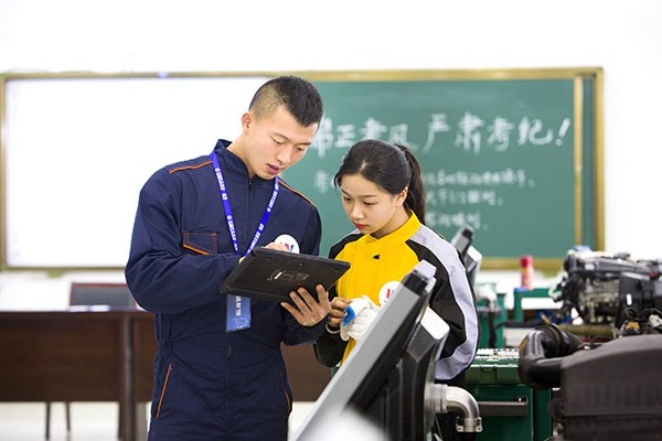 成都万通名师指导 学汽车更轻松