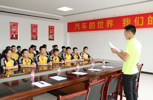 成都万通学子获企业称赞综合素养高