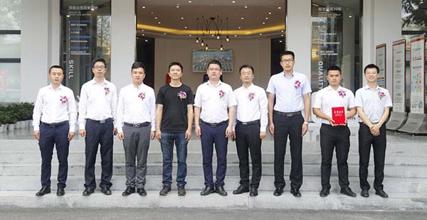成都万通汽修学院、企业领导合影